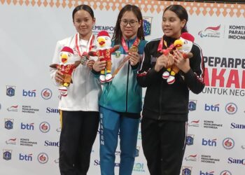 Eiffelyn Laodika Rose D.P (tengah) meraih dua medali emas untuk Banten. (ISTIMEWA)