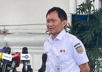 Gerbong KRL Ditambah, Target Kurangi Sesak