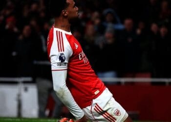 Arsenal Tutup Tahun dengan Pesta Gol di Emirates, MU Imbang