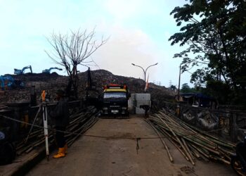 Diadang Warga, Truk Sampah Gagal Buang Muatan di TPA Cipeucang