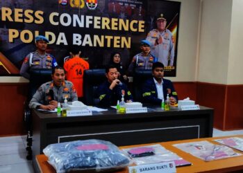 Dirkrimum Polda Banten, Kombes Pol Dian Setiawan, saat menggelar ekspose kasus, Selasa (9/12/2025). (ISTIMEWA)