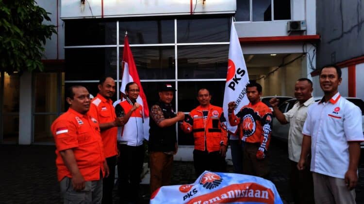 PKS Banten berangkatkan relawan, untuk salurkan bantuan dan buat sumur bor di Sumut dan Aceh. (ISTIMEWA)