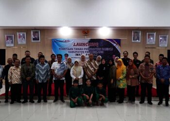LUNCURKAN APLIKASI - Dinas Perumahan, Kawasan Permukiman dan Pertanahan (DPKPP) Kabupaten Pandeglang, meluncurkan aplikasi Pemetaan Tanah Milik Pemerintah Daerah (Mata Panda), Kamis (18/12/2025). (ISTIMEWA)