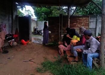 Harga Telur di Cisauk Melonjak, Warga Beralih ke Telur Retak