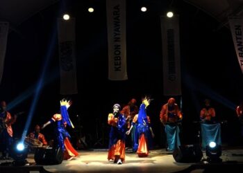 Proses kreatif Sawara ti Banten, yang dipusatkan di Kebon Seni Juhut Haji Ilen, Kabupaten Pandeglang, yang menjadi ruang kolaborasi para musisi dan pelaku seni lokal. (ISTIMEWA)