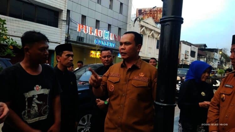 Walikota Serang Budi Rustandi, monitoring area Royal Baroe, beberapa waktu lalu. (ISTIMEWA)