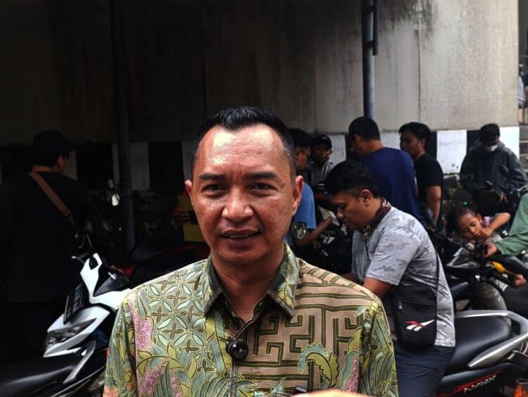 Ingatkan Jatuh Tempo Pajak, Samsat Ciputat Sasar Kendaraan di Tempat Parkir