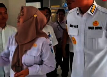 Wabup Pandeglang Iing Andri Supriadi, melakukan sidak ke salah satu Puskesmas di Kabupaten Pandeglang, beberapa waktu lalu. (ISTIMEWA)