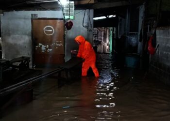 Lima Kali Kebanjiran Akibat Sampah TPA Cipeucang Longsor, Warga Pasrah
