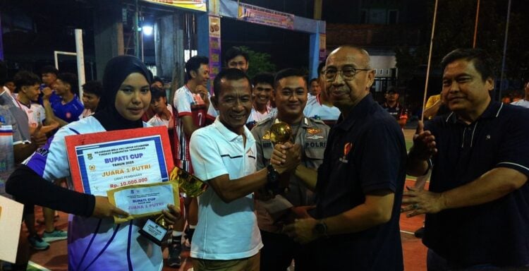 Kelapa Dua-Pagedangan Rebut Piala Bupati