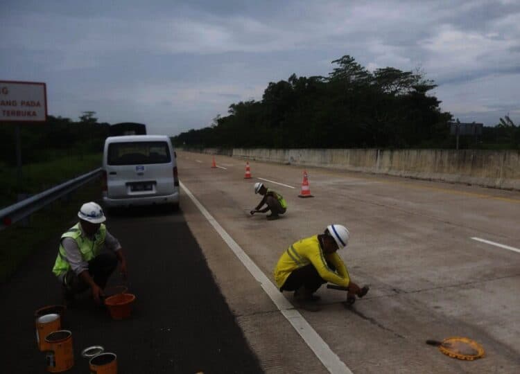 Jelang Mudik Menko AHY Minta Perbaikan Jalan dikebut