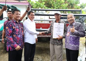 Bupati Tangerang Serahkan Bantuan Alsintan untuk Petani