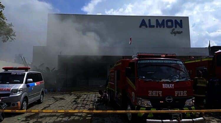 Almon Super Swalayan Rangkasbitung Terbakar, Pengunjung Panik Berhamburan