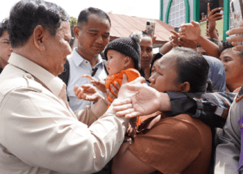 Datangi Posko Pengungsian di Langkat, Prabowo: Kami tidak akan tinggalkan kalian