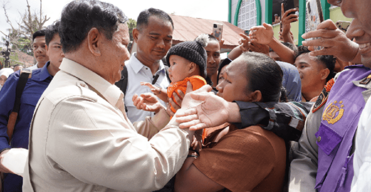 Datangi Posko Pengungsian di Langkat, Prabowo: Kami tidak akan tinggalkan kalian