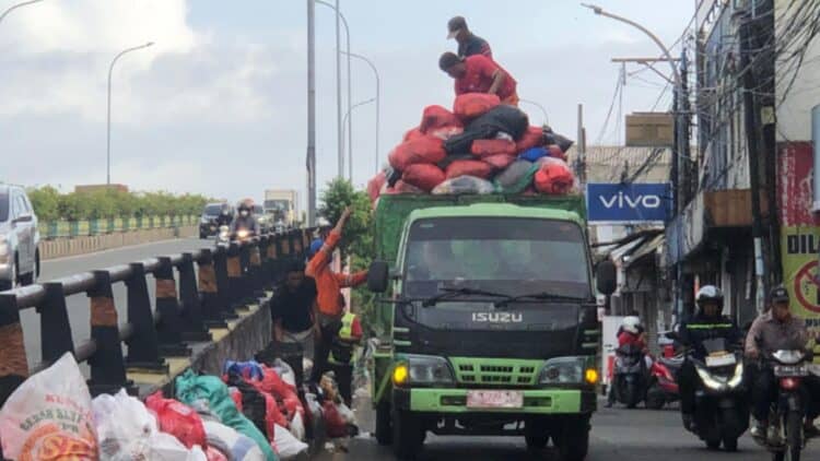 Pemkot Tangsel Uji Coba Buang Sampah ke TPA Cilowong Serang Selama Sepekan