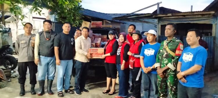 Baguna PDI Perjuangan Salurkan Bansos untuk Warga Terdampak Banjir di Tangerang