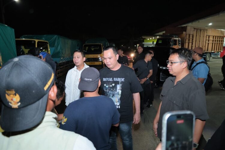 Walikota Serang Budi Rustandi, tinjau langsung proses pengangkutan sampah dari Pemkot Tangsel. (ISTIMEWA)