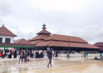 Kawasan Banten Lama terendam luapan air, diduga akibat penyempitan sungai, Sabtu (3/1/2026). (ISTIMEWA)