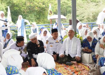 MILAD BKMT - Wabup Pandeglang Iing Andri Supriadi, menghadiri acara peringatan Milad Ke-45 BKMT Se-Provinsi Banten, di Kecamatan Mandalawangi, Kabupaten Pandeglang, Selasa (6/1/2026). (ISTIMEWA)