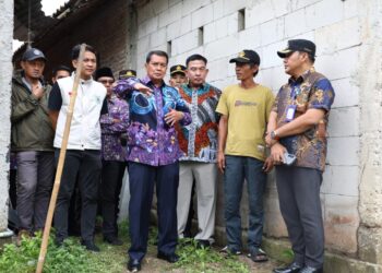 Tinjau Longsor di Cisoka, Bupati Tangerang Siapkan Relokasi Warga