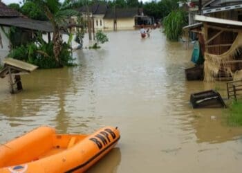TERENDAM BANJIR : Sejumlah pemukiman warga di Kabupaten Serang terendam banjir beberapa waktu lalu. (ISTIMEWA)