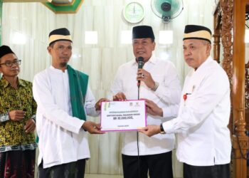 Jumat Keliling di Panongan, Bupati Tangerang Serahkan Bantuan Keagamaan