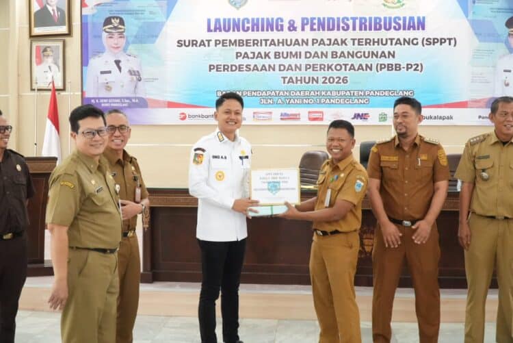 LAUNCHING DAN DISTRIBUSI SPPT PBB-P2 -- Kegiatan Launching dan Distribusi Surat Pemberitahuan Pajak Terhutang (SPPT) Pajak Bumi dan Bangunan Perdesaan dan Perkotaan (PBB-P2) Kabupaten Pandeglang Tahun 2026, di Gedung Pendopo Kabupaten Pandeglang, Selasa (13/1/2026). (ISTIMEWA)