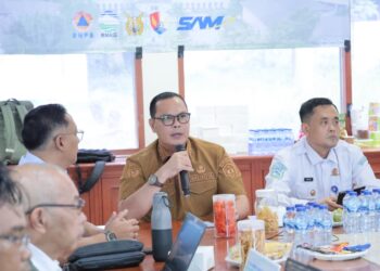 AJUKAN MODIFIKASI CUACA – Walikota Serang Budi Rustandi, mengajukan modifikasi cuaca ke posko Operasi Modifikasi Cuaca (OMC), Lanud Halim Perdanakusuma, Jakarta, Selasa (13/1/2026). (ISTIMEWA)