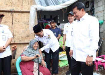 Rumah Janda Tua Roboh, Bupati Tangerang Turun Tangan Beri Bantuan Rp30 Juta