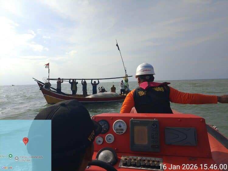 Tim Rescue Basarnas Banten, lakukan pencarian nelayan yang jatuh di Perairan Lontar, Kabupaten Serang, Jumat (16/1/2026). (ISTIMEWA)