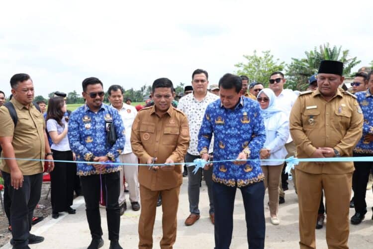Setelah Penantian Panjang, Akhirnya Jalan Kampung Anom Dibeton