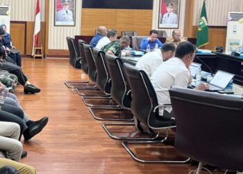 RAKOR : Sejumlah pegawai di Organisasi Perangkat Daerah (OPD) Pemprov Banten mengikuti rakor penanganan kenaikan harga menjelang Ramadan dan Idul Fitri 1447 Hijriah. (ISTIMEWA)