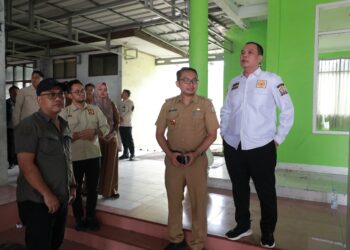 Walikota Serang Budi Rustandi, tinjau Eks Kantor Disdukcapil Serang. (ISTIMEWA)