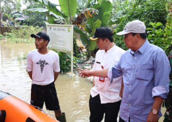 Jembatan Terendam, Akses Warga Nyompok Girang Cisoka Terputus