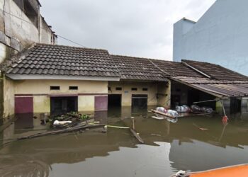 Banjir di Perum Taman Cikande Jayanti Capai 4 Meter