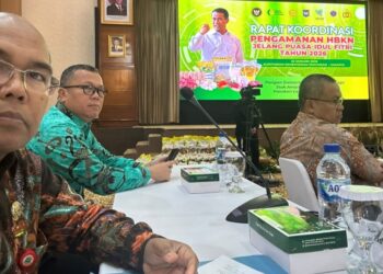 MENGHADIRI ACARA : Kepala Dinas Ketahanan Pangan Banten, Nasir M Daud (kiri) menghadiri acara rakor stabilisasi harga. (ISTIMEWA)