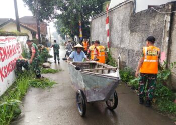 Satgas Sampah Kodim 0510 Tigaraksa Bersihkan Kampung Babakan