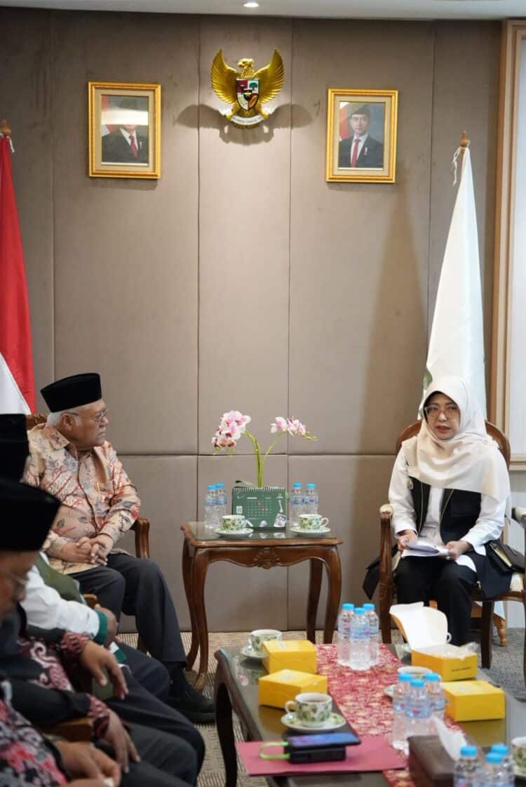 DATANGI BAZNAS RI - Bupati Pandeglang Raden Dewi Setiani, berbincang dengan pimpinan Baznas RI, Kamis (29/1/2026). (ISTIMEWA)