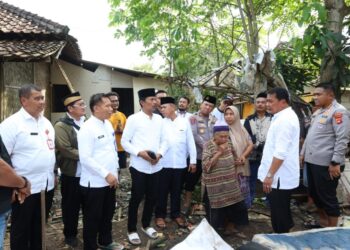 Rumah Roboh di Kresek, Bupati Minta OPD Bergerak Cepat Bangun Kembali