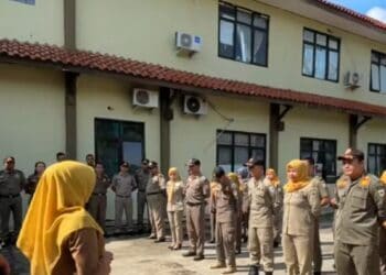 SIDAK OPD - Bupati Pandeglang Raden Dewi Setiani, saat sidak ke Mako Satpol PP Kabupaten Pandeglang, belum lama ini. (ISTIMEWA)