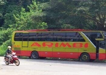 MENUNGGU PENUMPANG - Bis AKAP menunggu penumpang disalah satu terminal di Banten. Rencananya, Pemprov Banten kembali melaksanakan program mudik gratis ditahun 2026 ini. (ADIB FAHRIE/SATELITNEWS.COM)