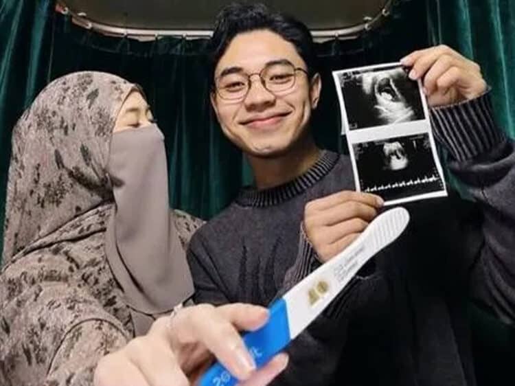 Istri Dari YouTuber Fiki Naki Hamil