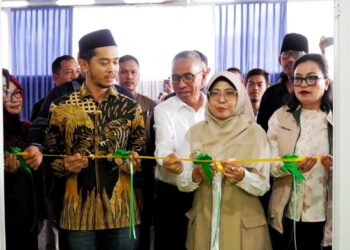 Bupati Pandeglang Raden Dewi Setiani, meresmikan SPPG Karya Bakti, di Desa Pamarayan, Kecamatan Jiput, Kabupaten Pandeglang, Sabtu (3/1/2026) lalu. (ISTIMEWA)