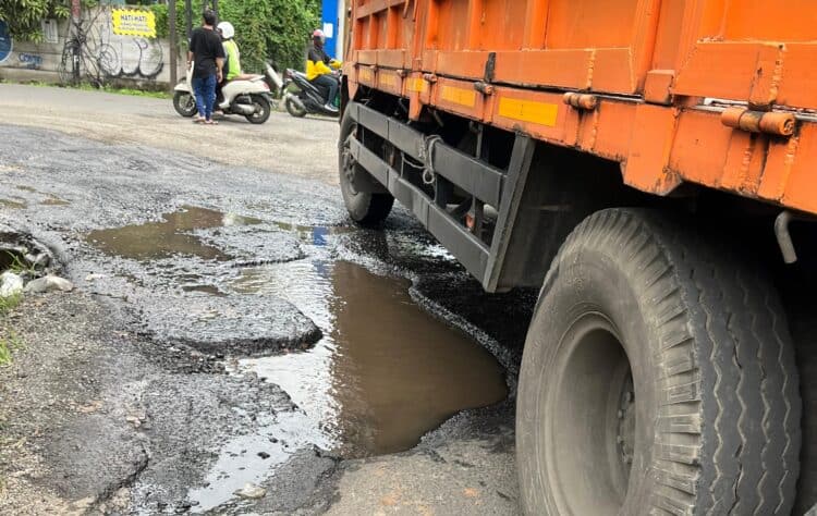 Wali Kota Tangerang Instruksikan Percepatan Perbaikan Jalan dan Normalisasi Kali Pascabanjir