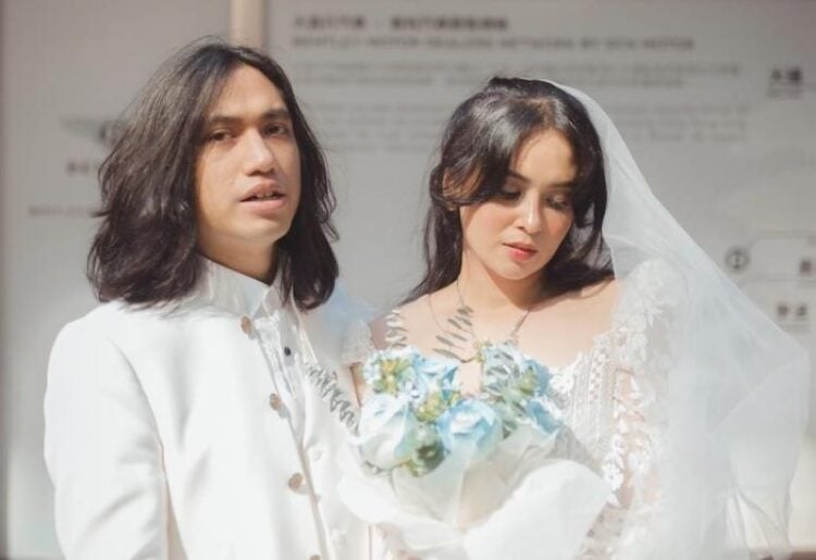 Ayushita Dinikahi Gitaris Band Barasuara