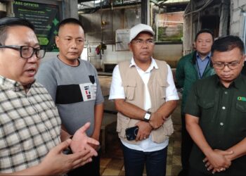 MEMERIKSA RPH : Satgas Saber Pangan memeriksa RPH untuk mengembalikan harga sapi menjadi normal. Setelah dilakukan sidak, kenaikan harga sapi disebabkan oleh dinaikannya harga di RPH. (ISTIMEWA)