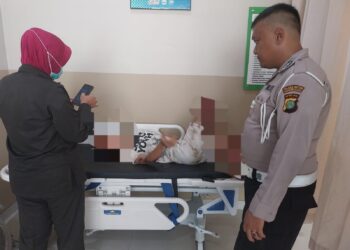 Pemotor Jatuh Akibat Hantam Lubang di Flyover Ciputat
