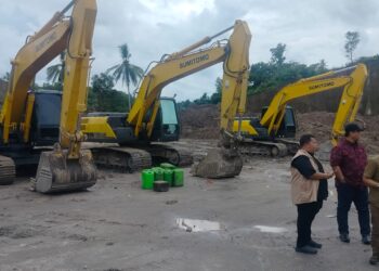Ombudsman Republik Indonesia didampingi oleh Ombudsman Banten, dan Dinas Energi Sumber Daya Manusia (ESDM) Provinsi Banten, serta Dinas Lingkungan Hidup (DLH) Provinsi Banten, melakukan inspeksi mendadak (Sidak) terhadap tambang ilegal di Desa Batukuda, Kecamatan Mancak, Kabupaten Serang, Kamis (5/2/2026). (ISTIMEWA)