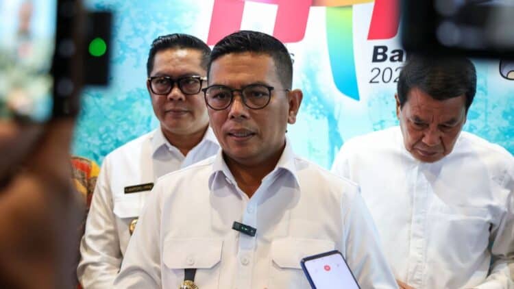 MEMBERIKAN KETERANGAN : Gubernur Banten memberikan keterangan usai membuka acara seminar nasional bertajuk Menakar Daya Ungkit Kawasan Ekonomi Khusus Edukasi, Teknologi, Kesehatan, dan Inovasi (KEK ETKI) Banten sebagai Kutub Pertumbuhan Ekonomi Baru. (ISTIMEWA)